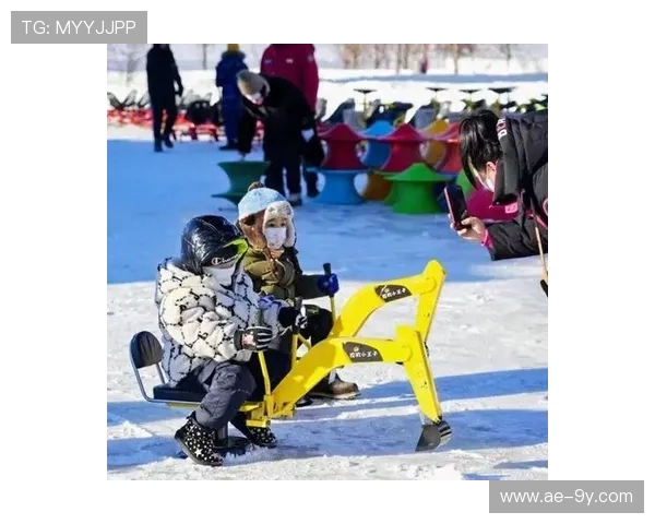 冰雪亲子同乐:趣味雪地足球创意闯关对抗欢乐嘉年华盛典之旅精彩 冰雪亲子同乐:趣味雪地足球创意闯关对抗欢乐嘉年华盛典之旅精彩